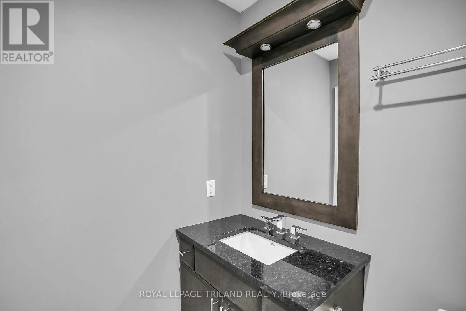 401 - 340 SUGARCREEK TRAIL, #401