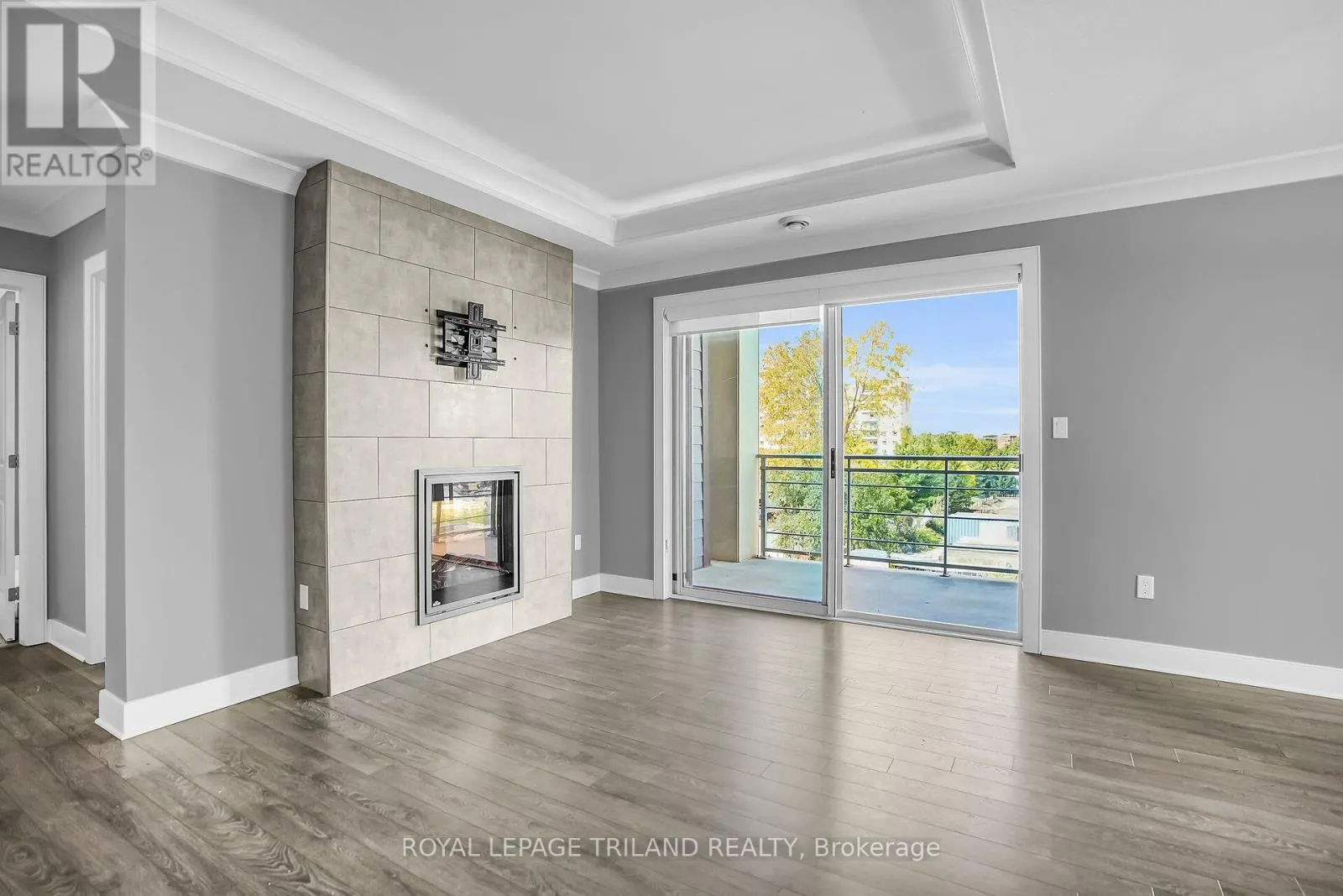 401 - 340 SUGARCREEK TRAIL, #401