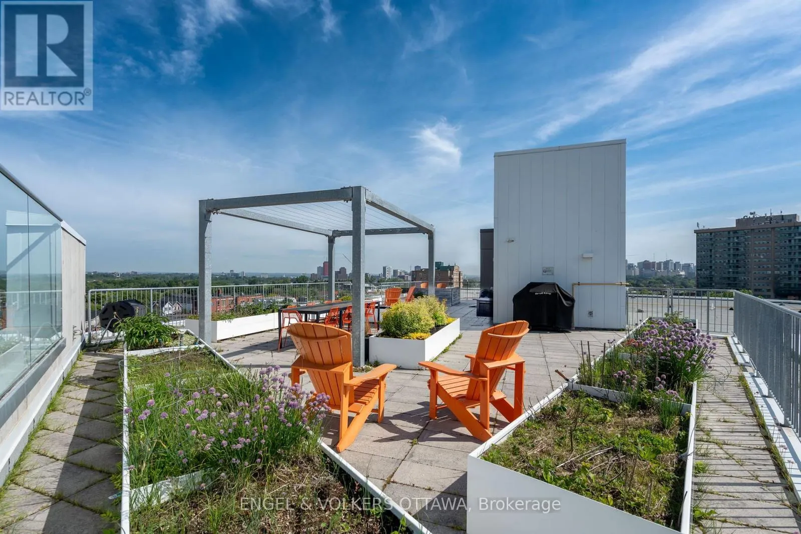 210 - 1000 WELLINGTON STREET W