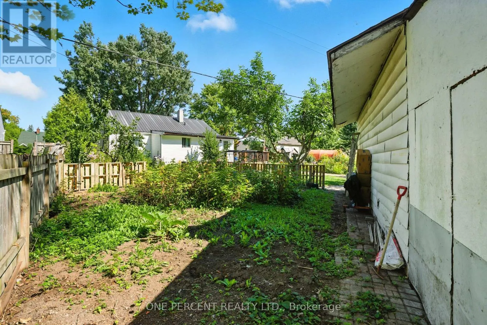 279 ANNA AVENUE W