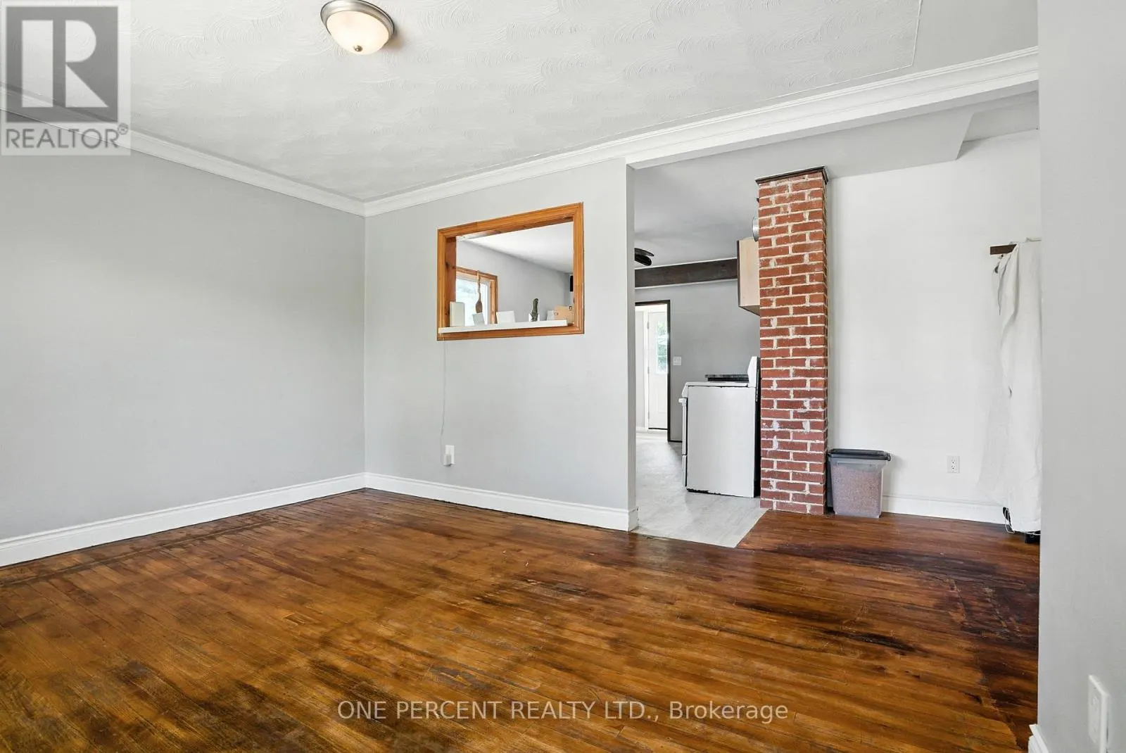 279 ANNA AVENUE W