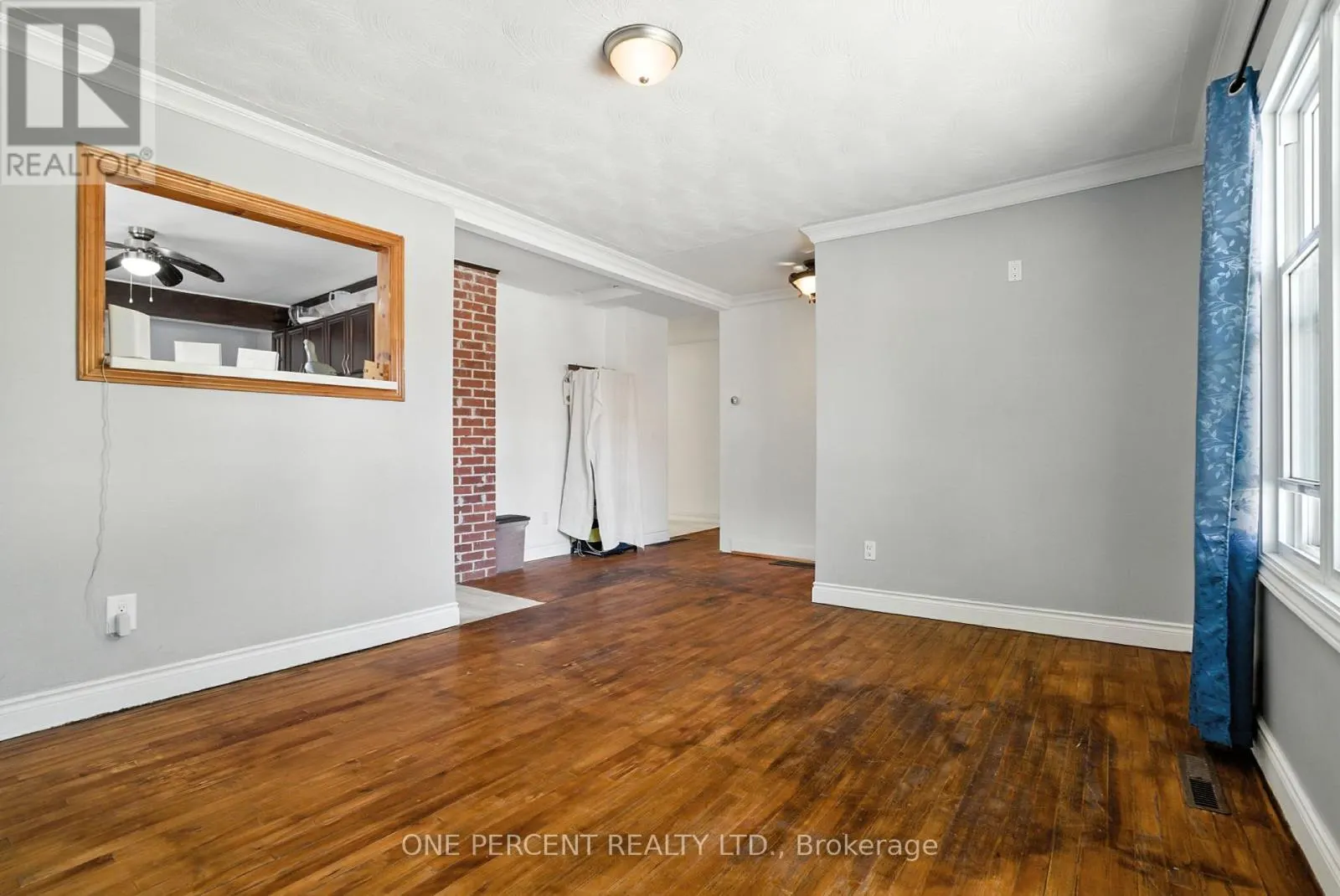 279 ANNA AVENUE W