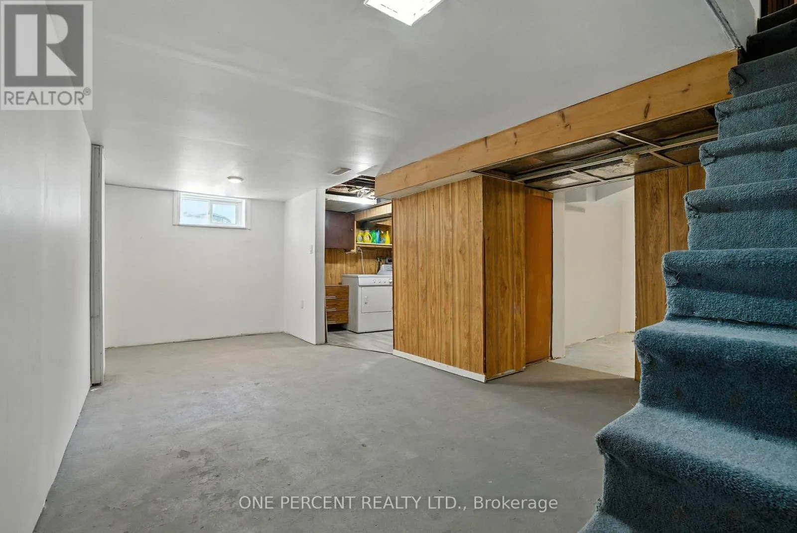 279 ANNA AVENUE W