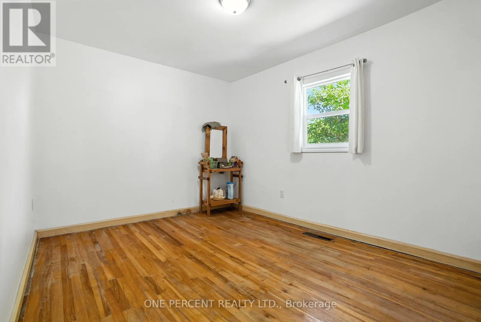 279 ANNA AVENUE W