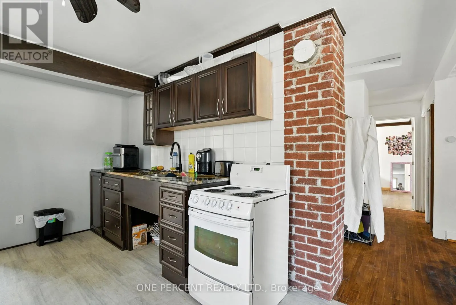 279 ANNA AVENUE W