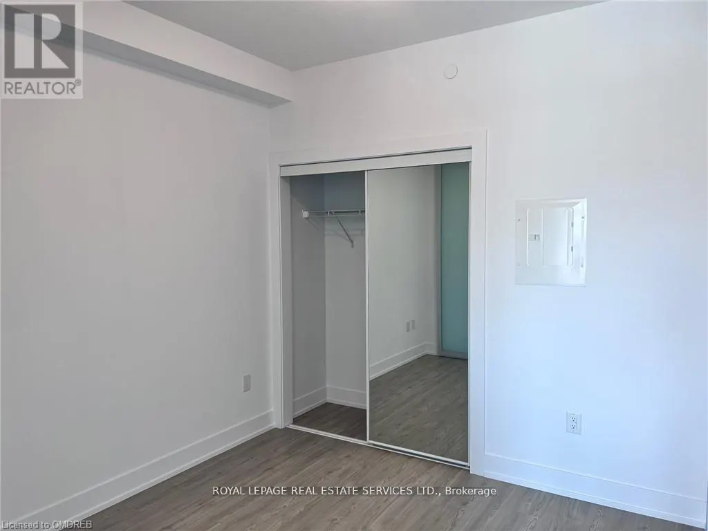 329 - 460 DUNDAS STREET E