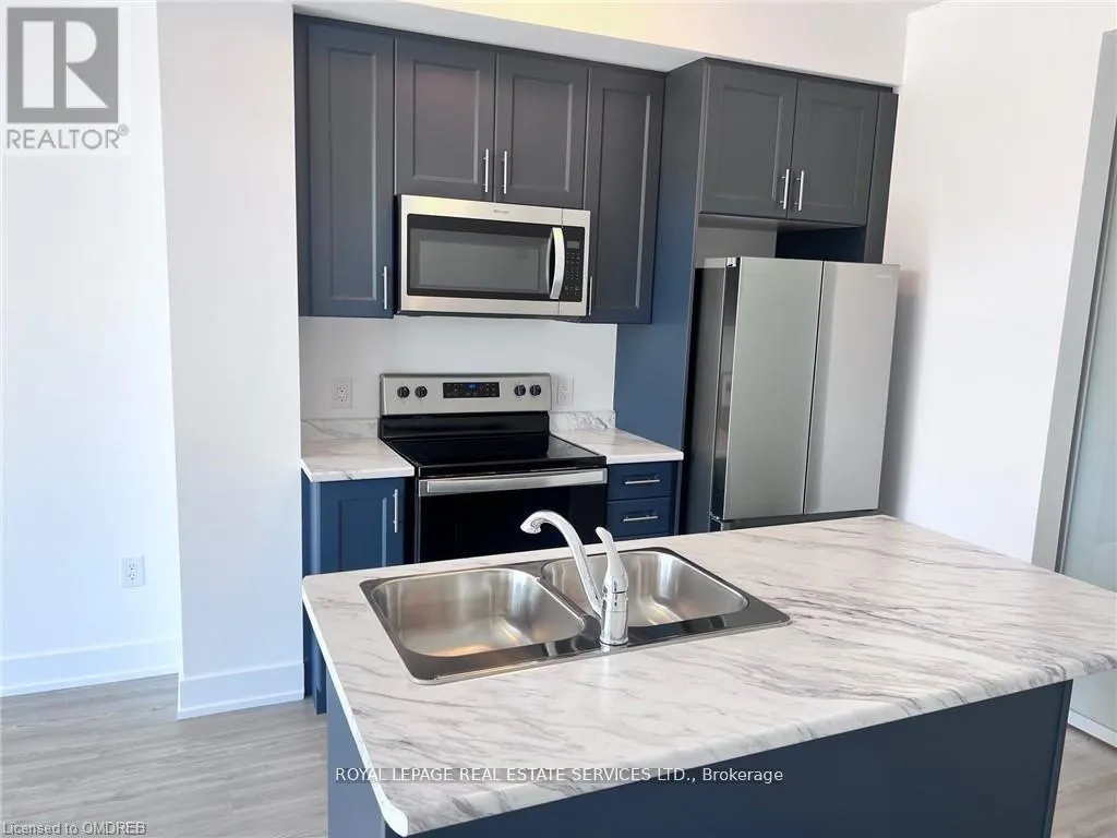 329 - 460 DUNDAS STREET E