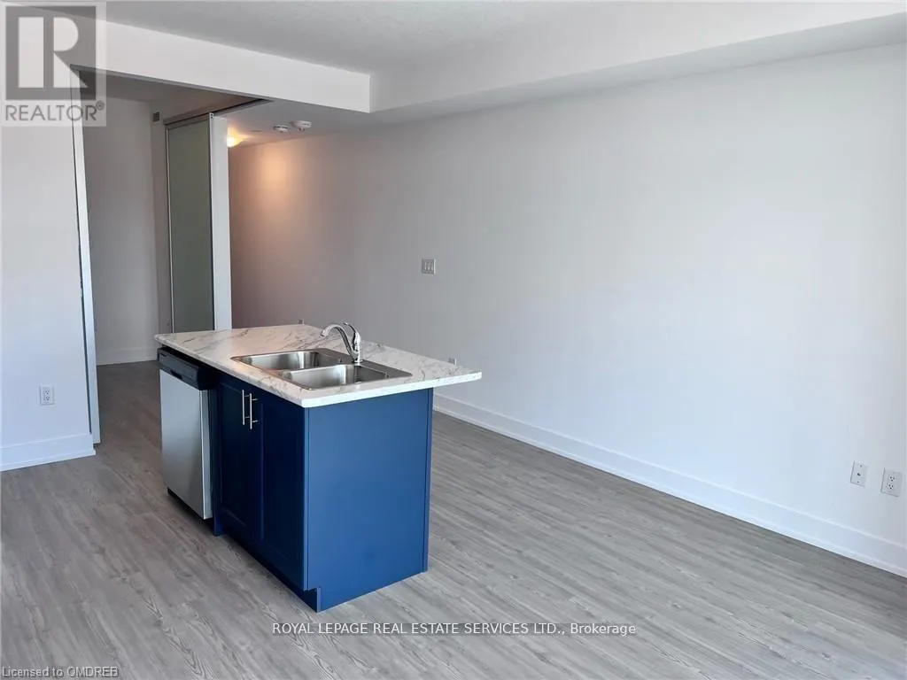 329 - 460 DUNDAS STREET E