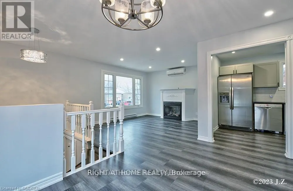 839 MOUNTAIN ASH ROAD W