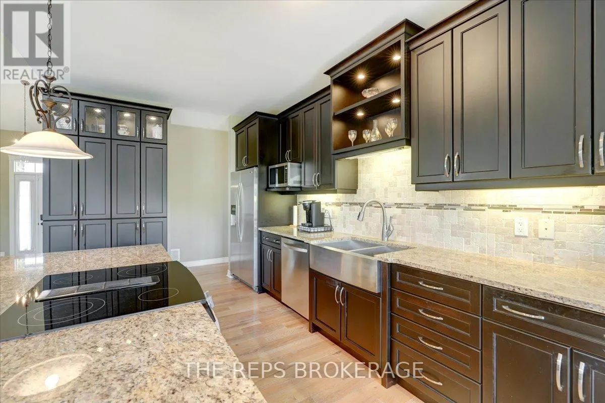 206 COUNTRY LANE DRIVE W