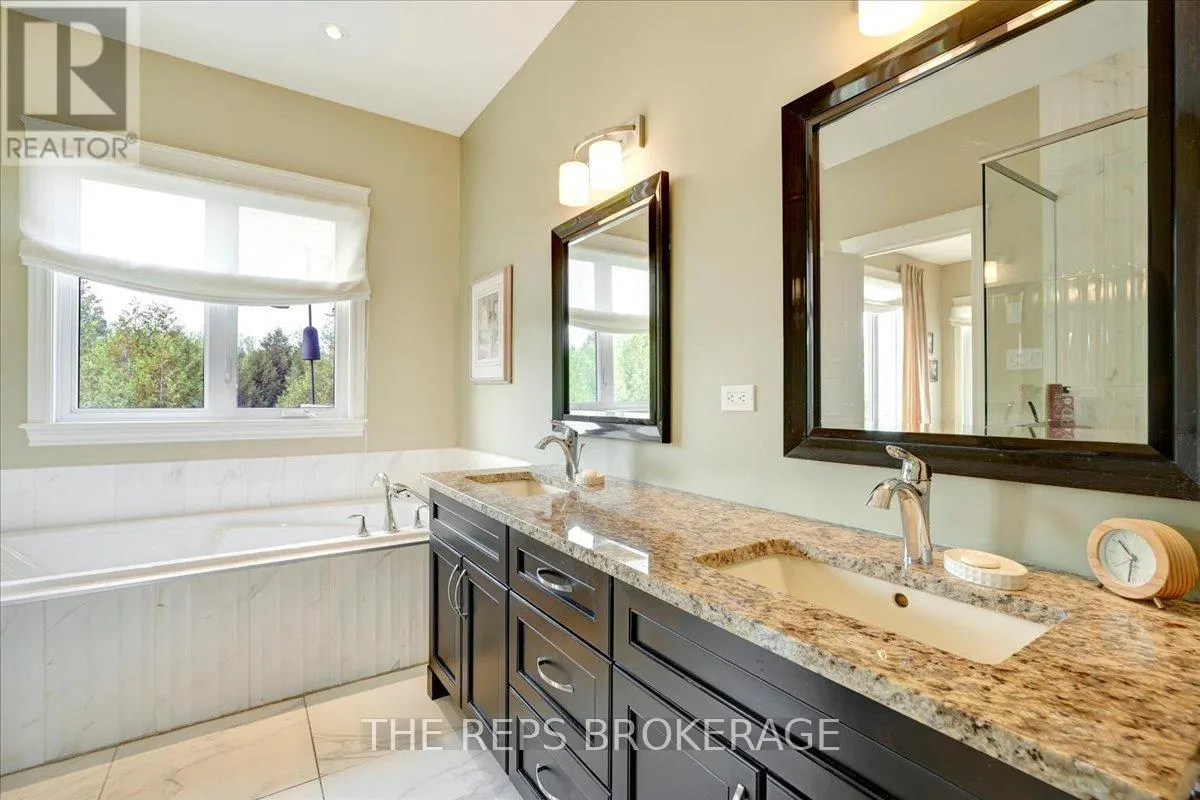 206 COUNTRY LANE DRIVE W