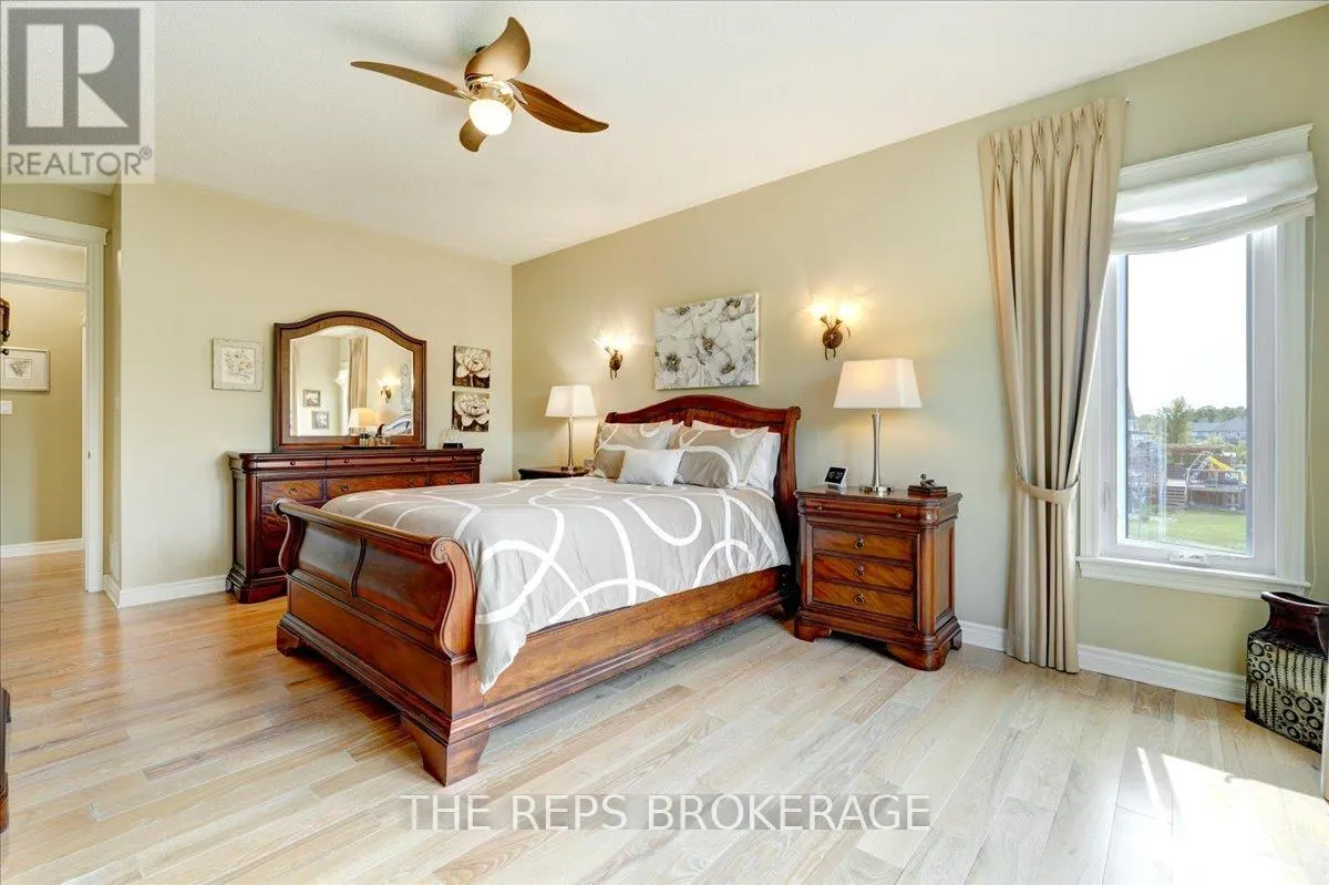 206 COUNTRY LANE DRIVE W