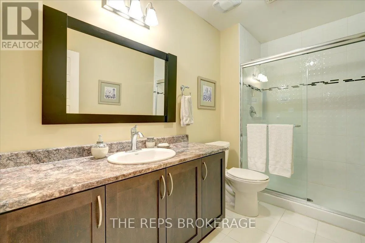 206 COUNTRY LANE DRIVE W