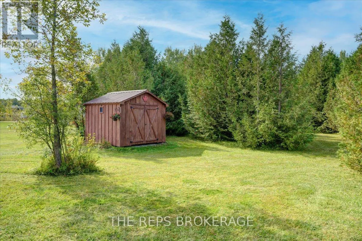 206 COUNTRY LANE DRIVE W