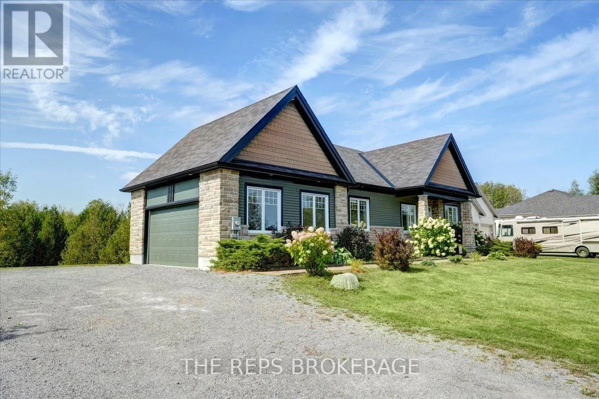 206 COUNTRY LANE DRIVE W