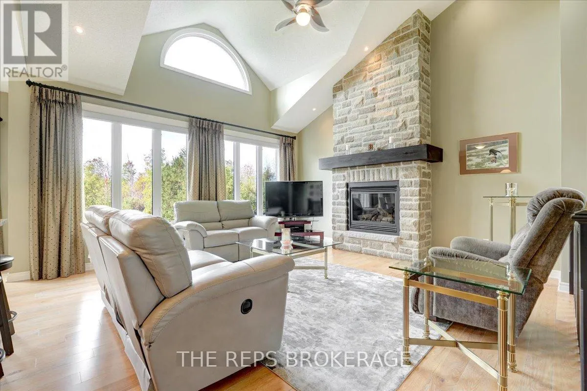206 COUNTRY LANE DRIVE W
