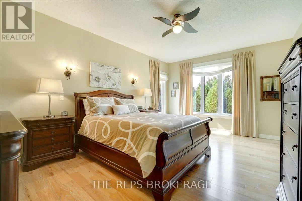 206 COUNTRY LANE DRIVE W