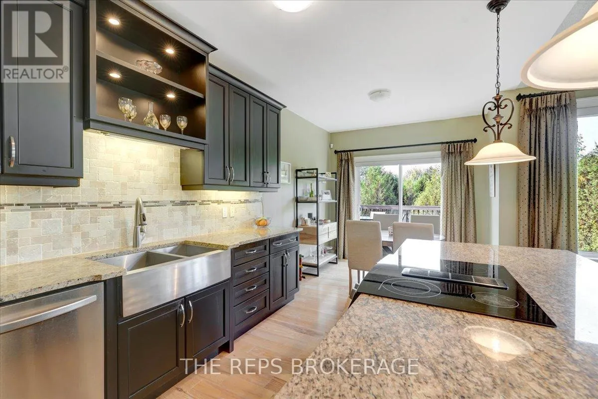 206 COUNTRY LANE DRIVE W