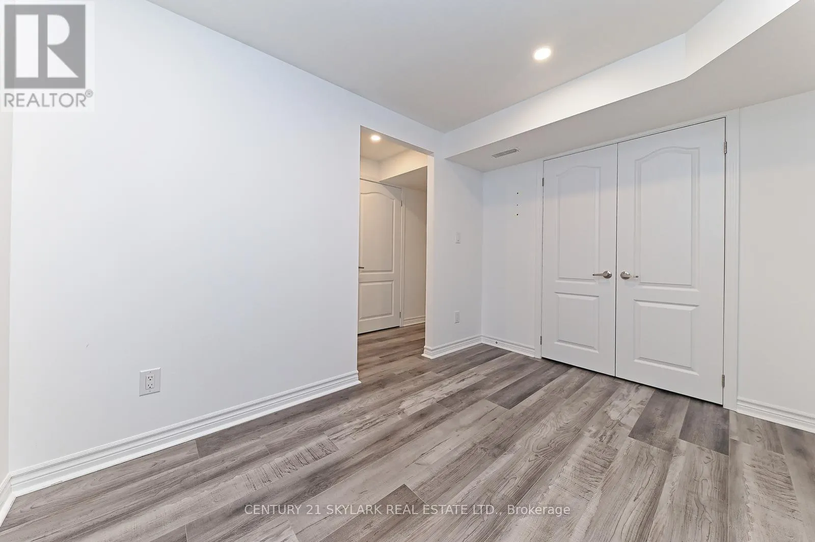 24 DALTON DRIVE
