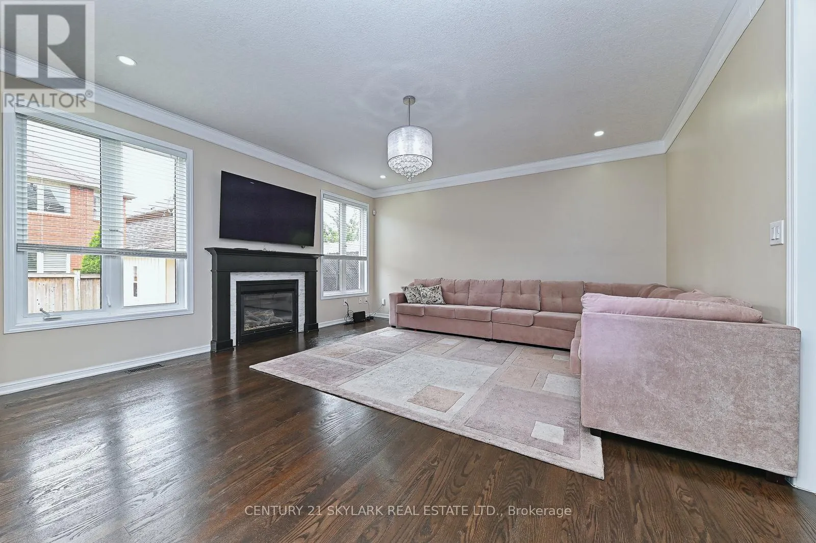 24 DALTON DRIVE