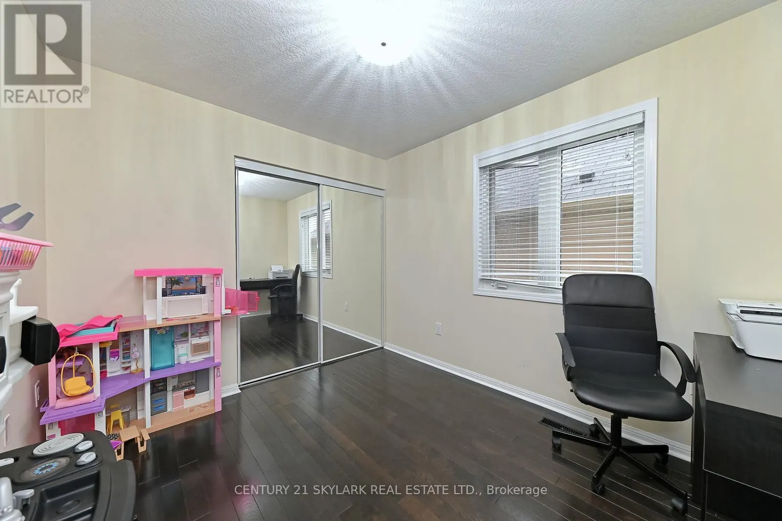 24 DALTON DRIVE