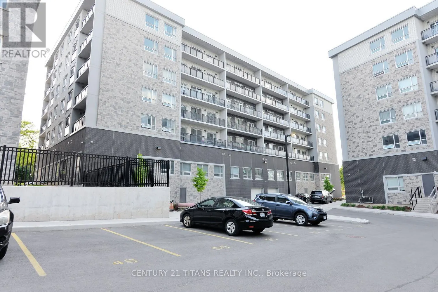 G405 - 275 LARCH STREET