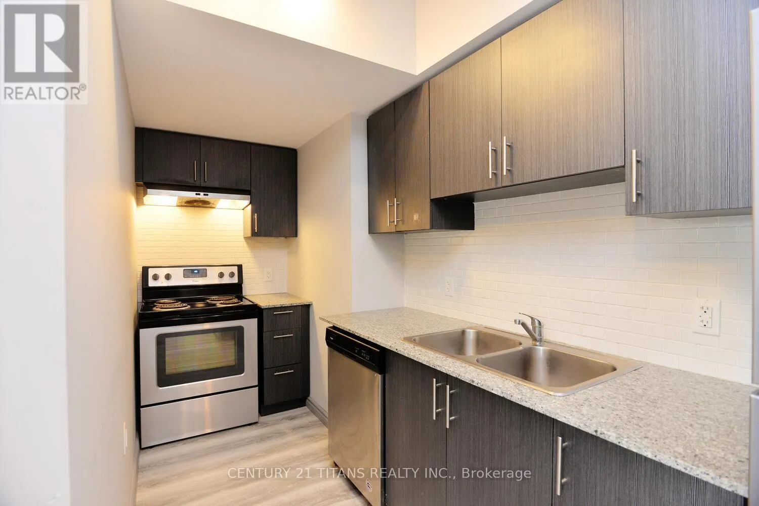 G405 - 275 LARCH STREET