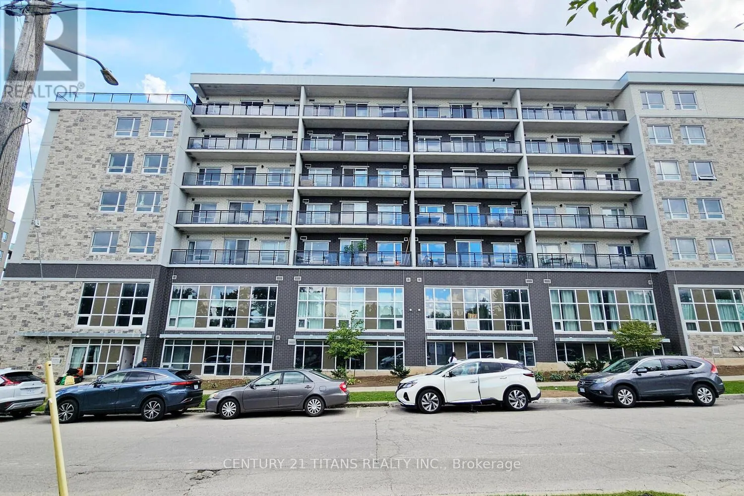 G405 - 275 LARCH STREET