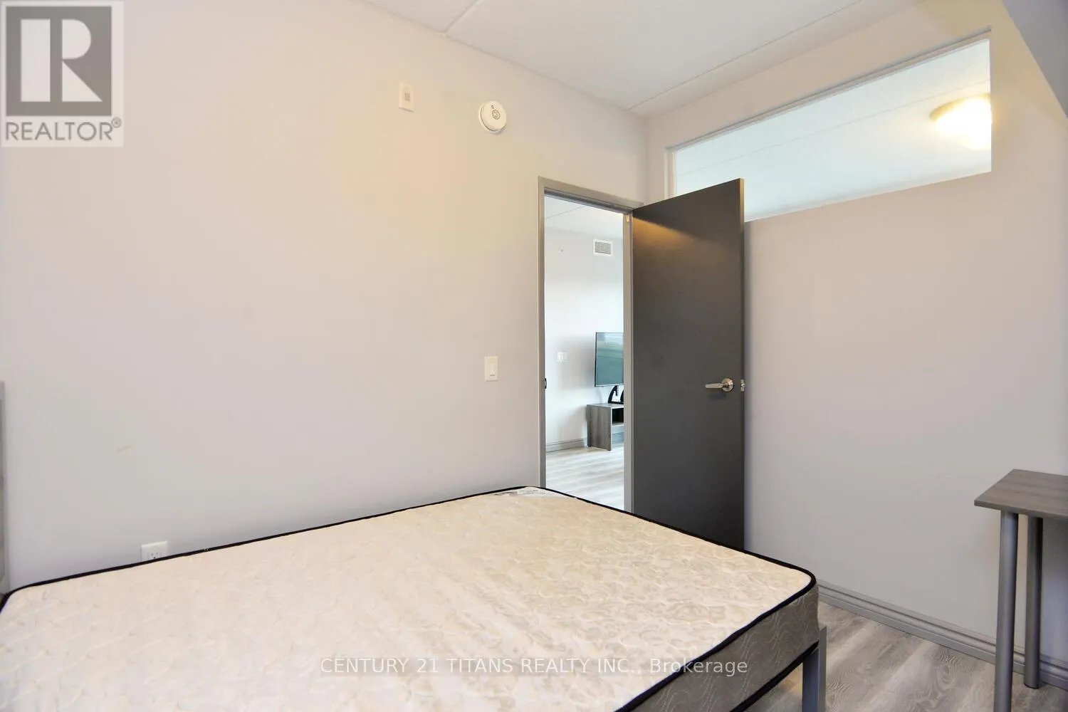 G405 - 275 LARCH STREET