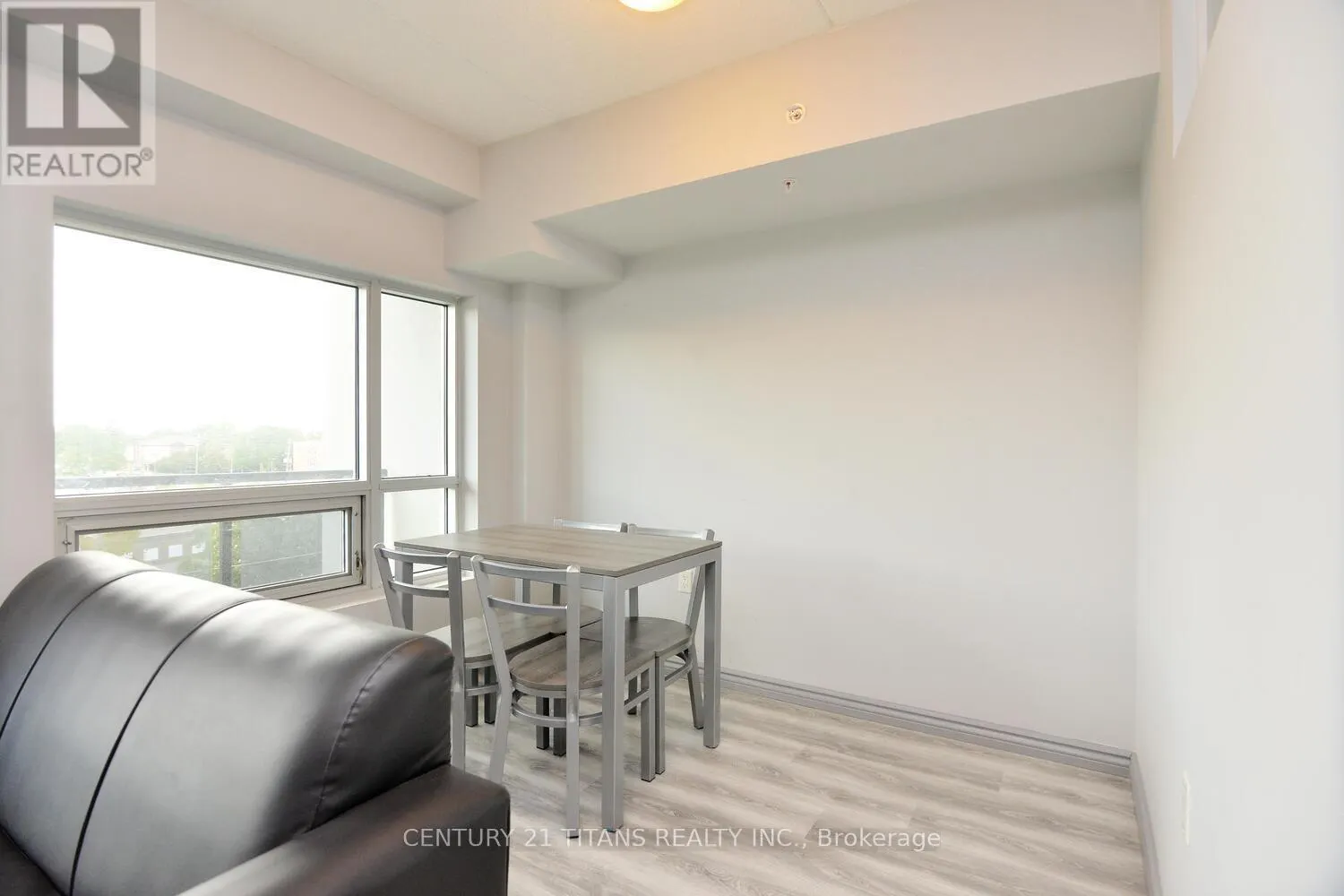 G405 - 275 LARCH STREET