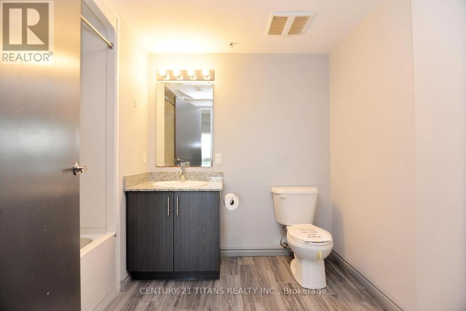 G405 - 275 LARCH STREET