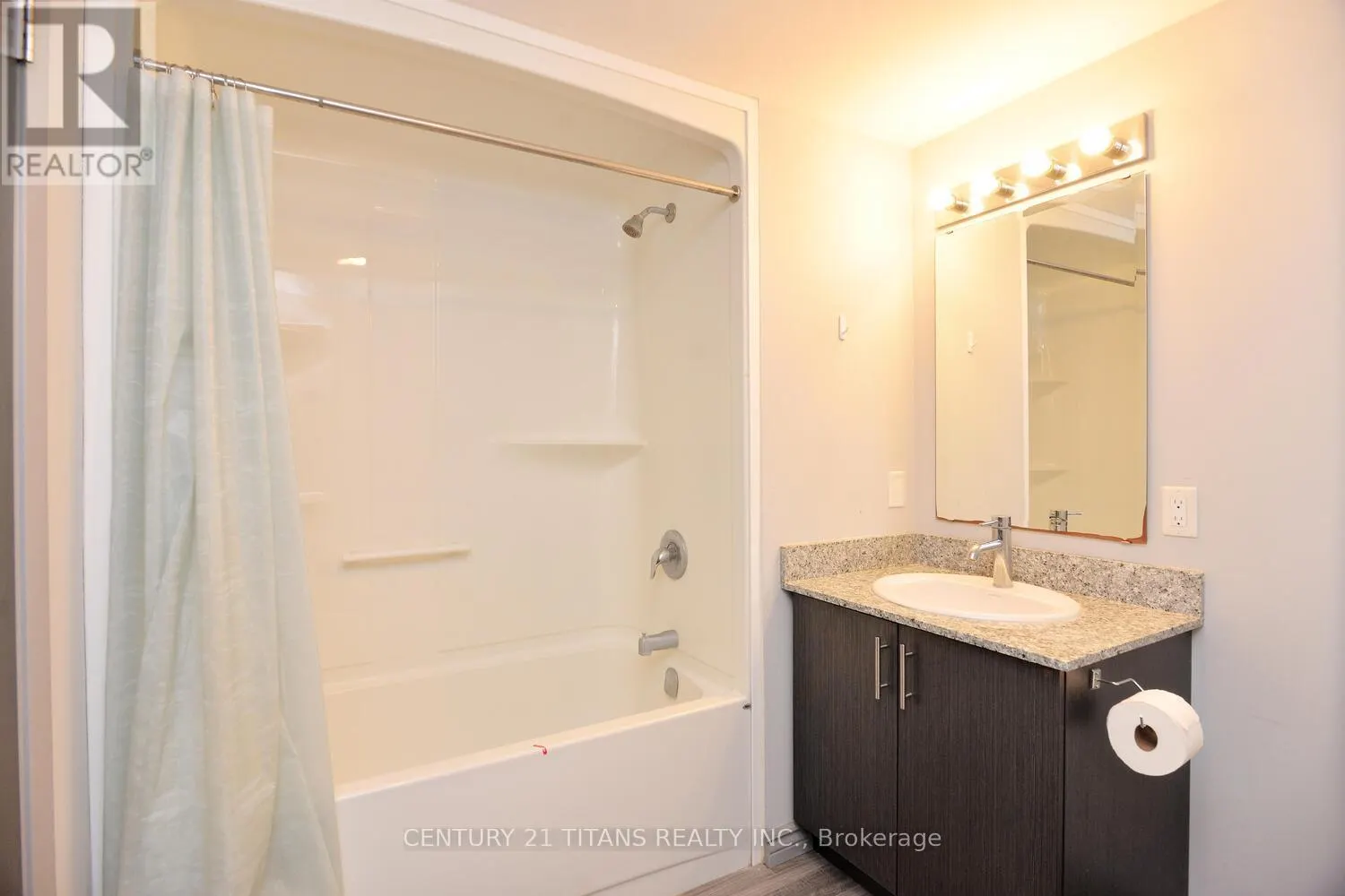 G405 - 275 LARCH STREET