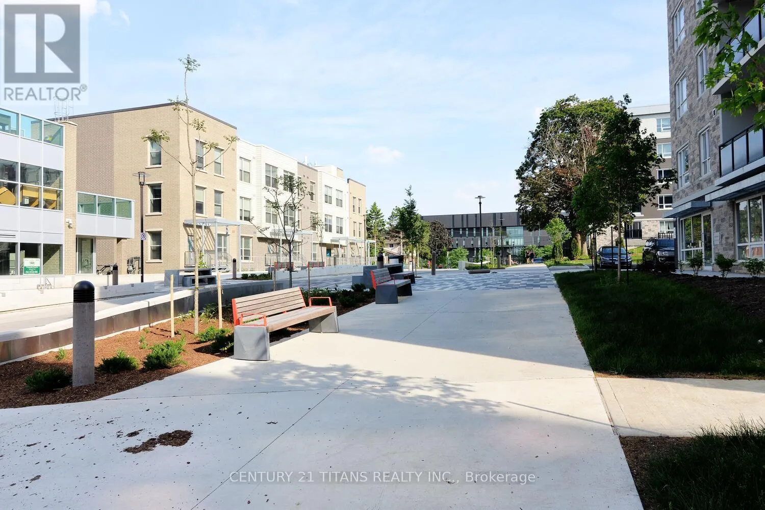 G405 - 275 LARCH STREET