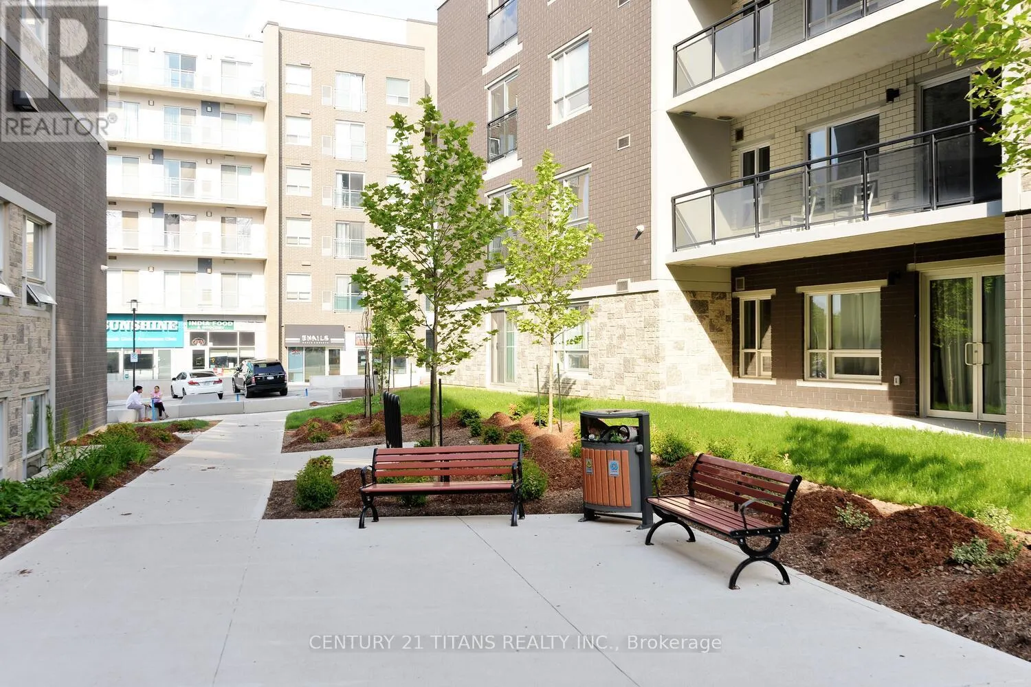 G405 - 275 LARCH STREET