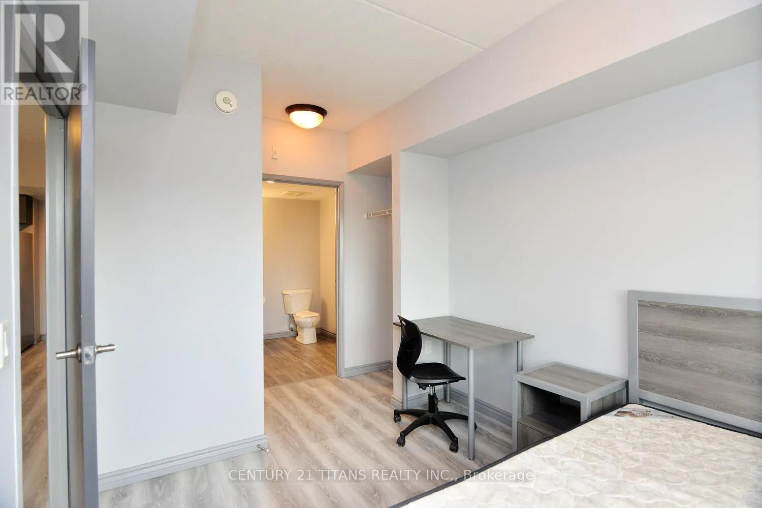 G405 - 275 LARCH STREET