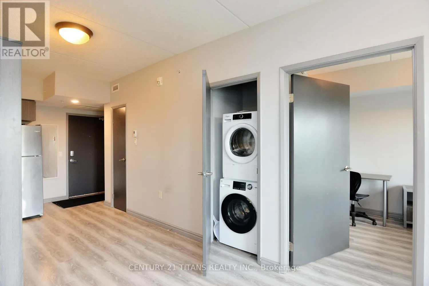 G405 - 275 LARCH STREET