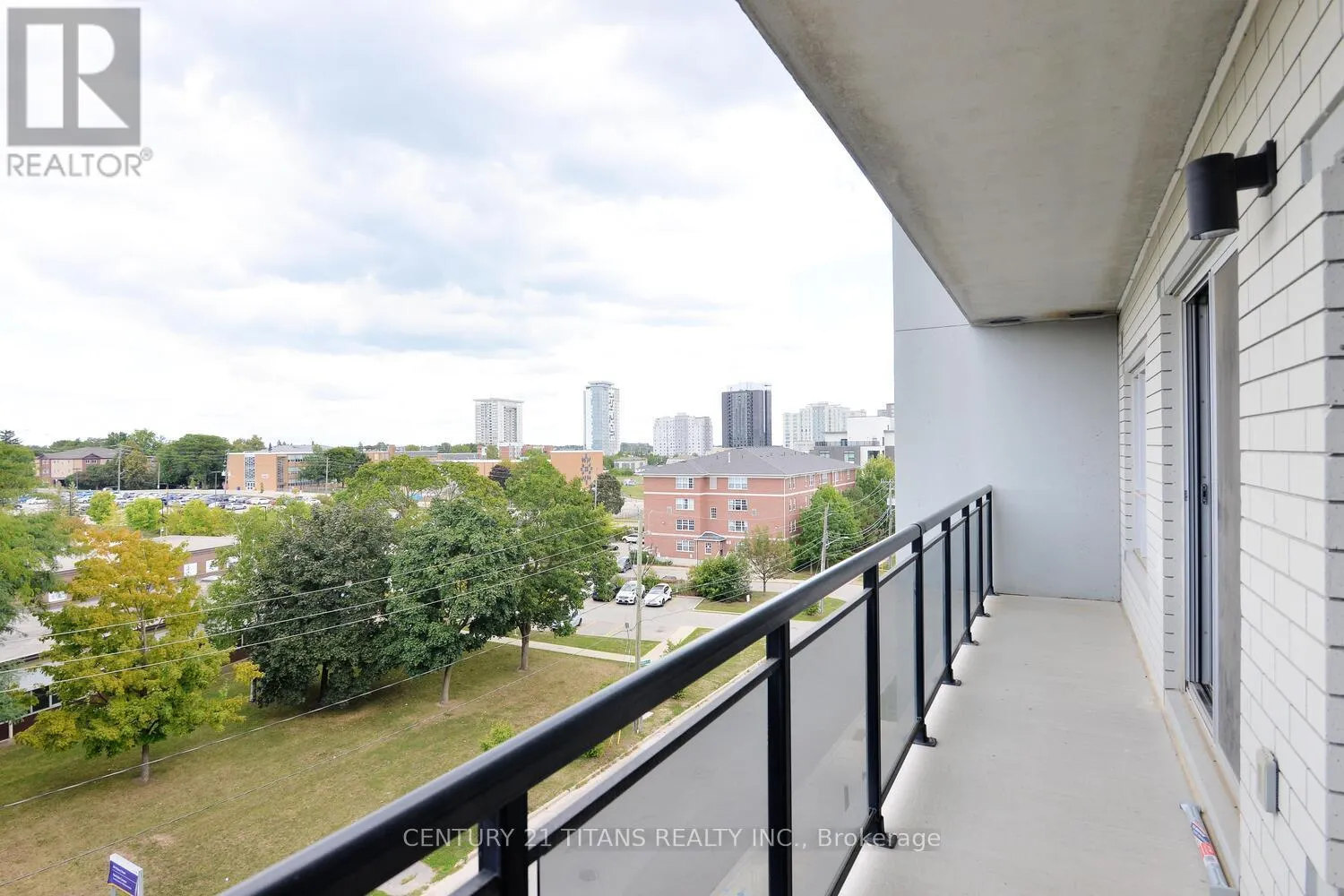 G405 - 275 LARCH STREET