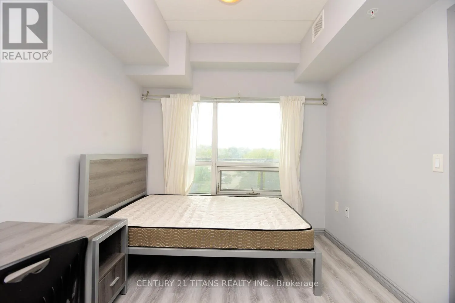 G405 - 275 LARCH STREET