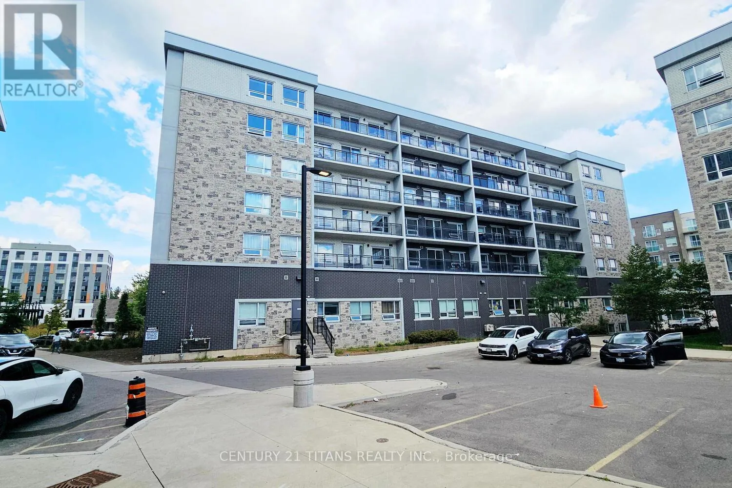 G405 - 275 LARCH STREET