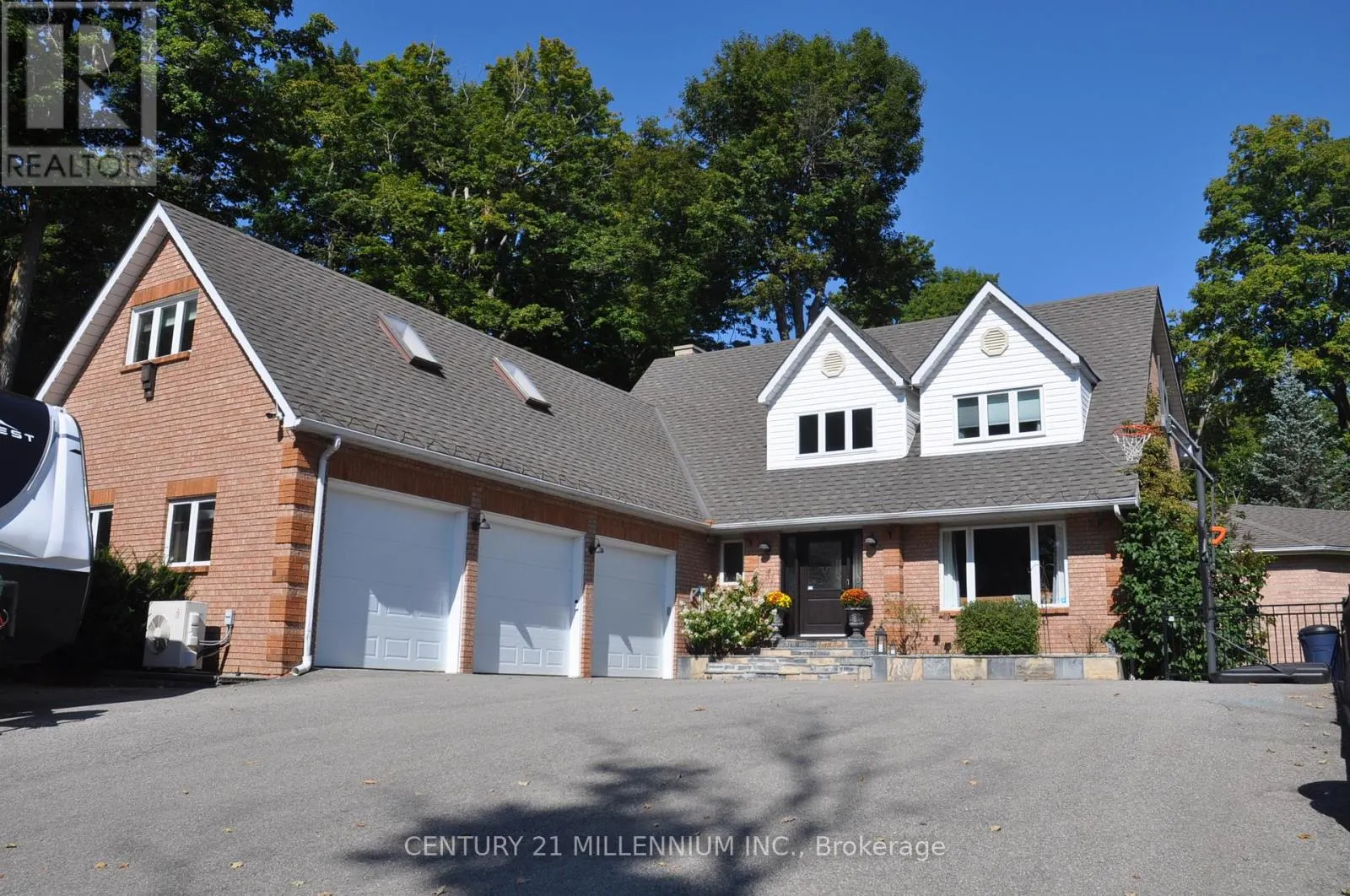 7 ERINWOOD DRIVE