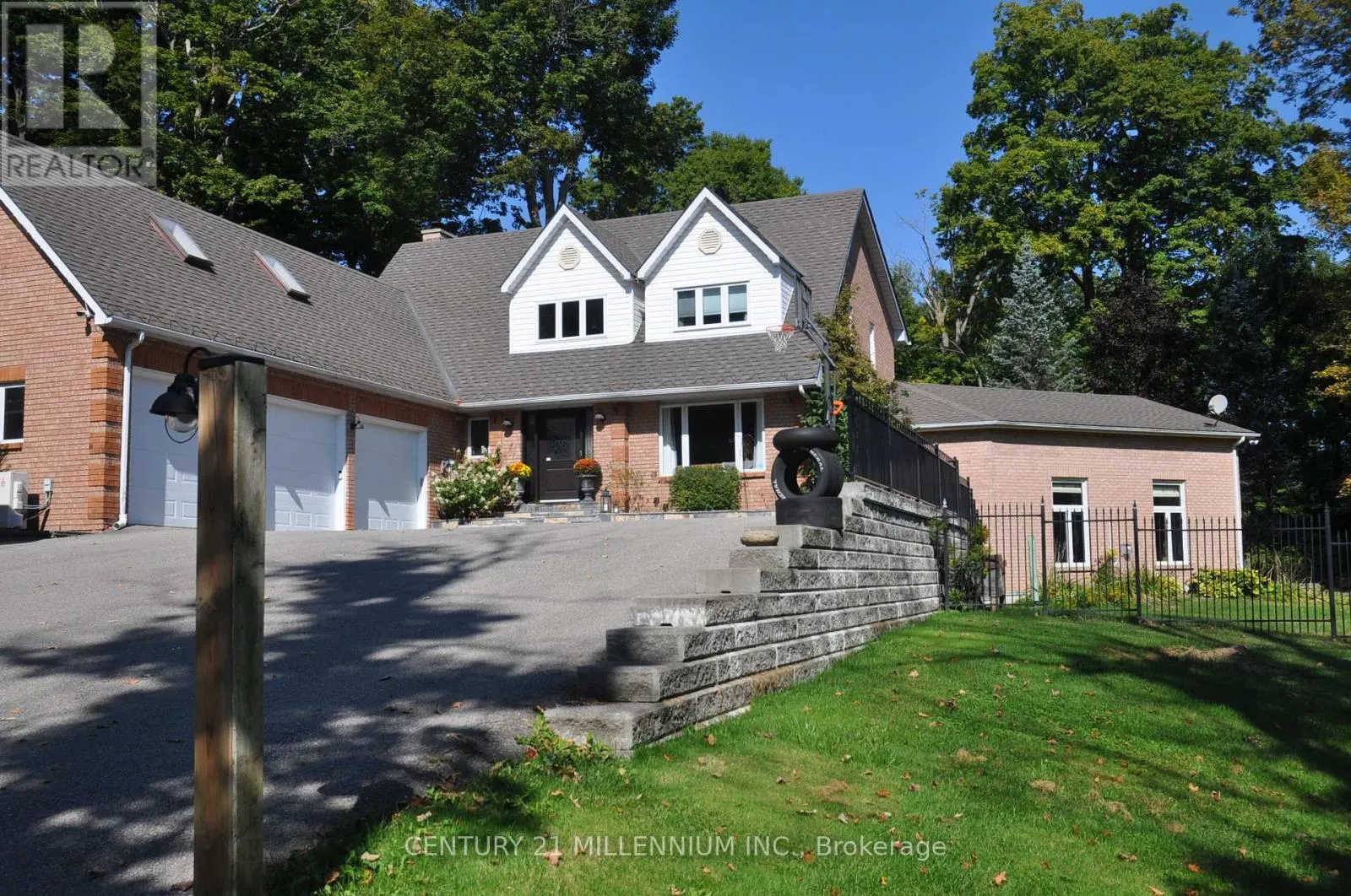 7 ERINWOOD DRIVE