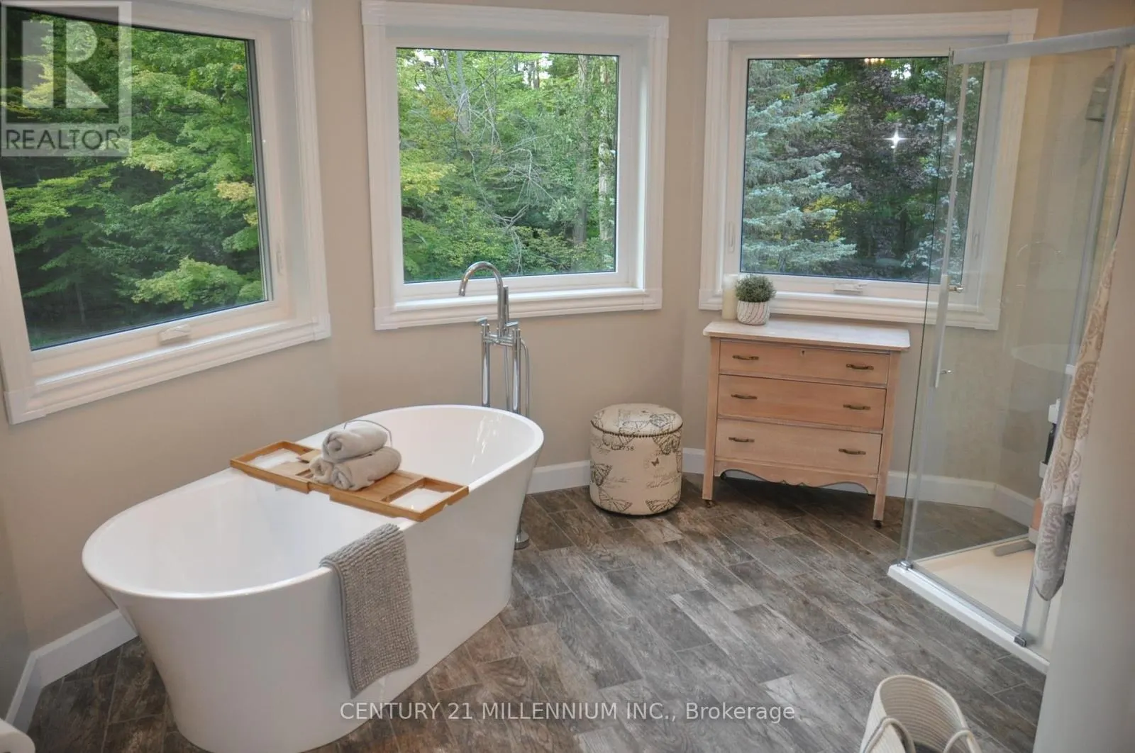7 ERINWOOD DRIVE
