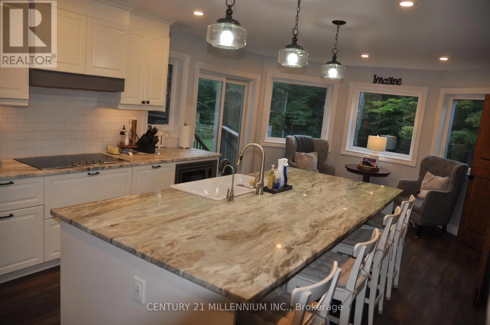 7 ERINWOOD DRIVE