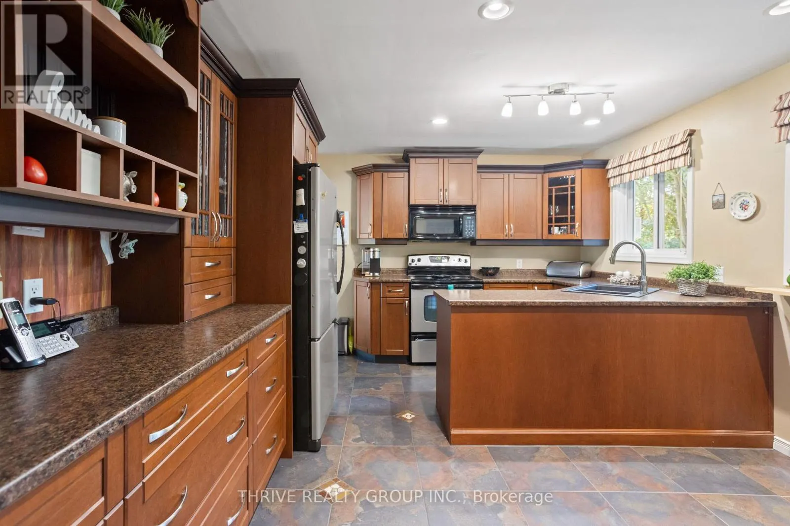 1284 WAYNE ROAD