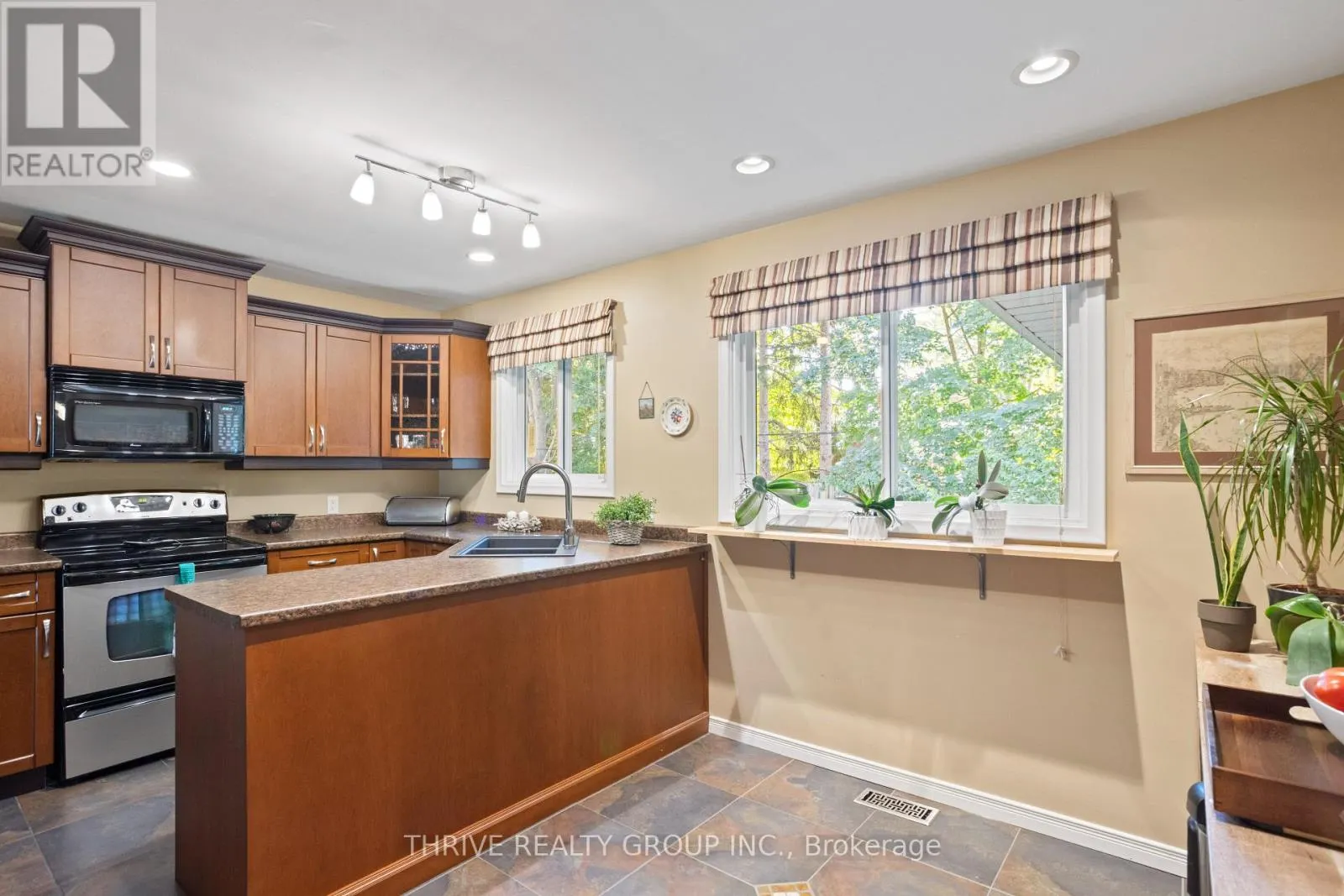 1284 WAYNE ROAD