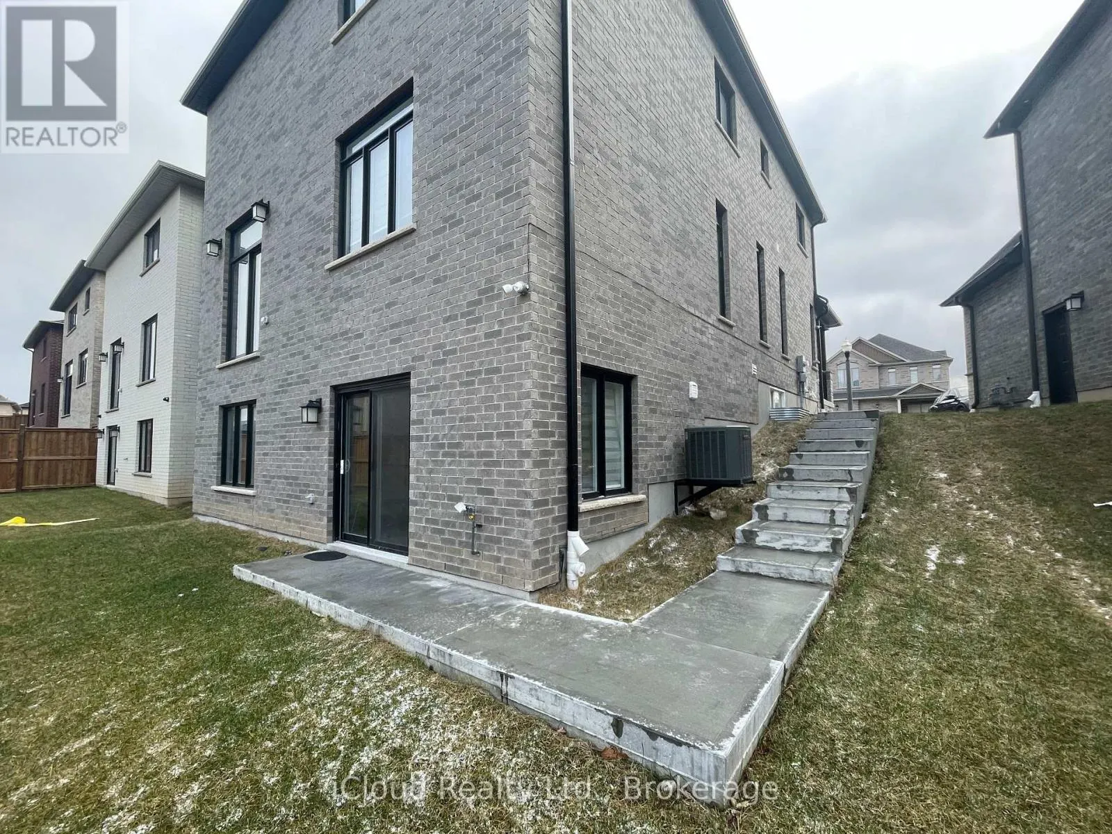LOWER - 27 HOLLYBROOK TRAIL