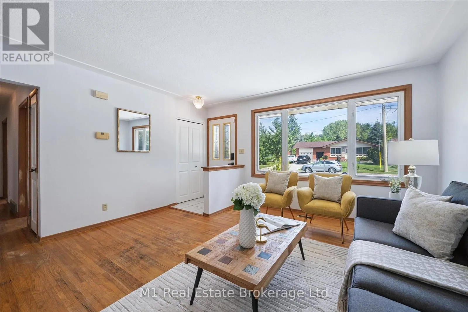 16 HASTINGS BOULEVARD