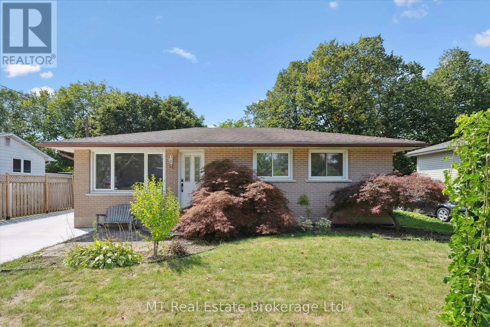 16 HASTINGS BOULEVARD