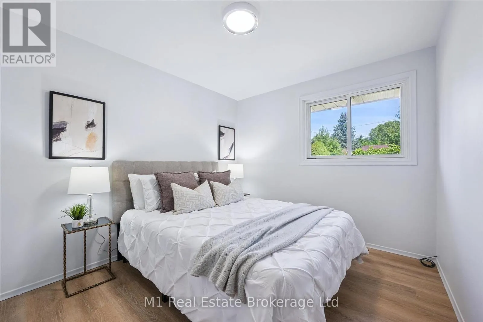 16 HASTINGS BOULEVARD