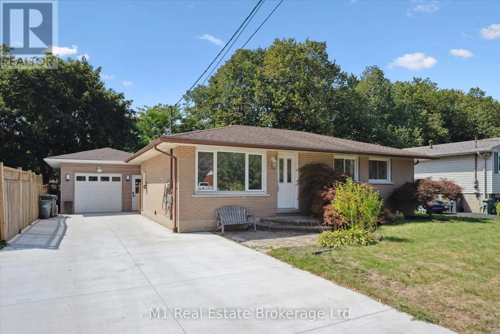 16 HASTINGS BOULEVARD